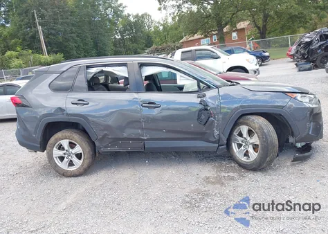 2020 Toyota Rav4 Xle z USA, uszkodzony, nr VIN 2T3W1RFV2LC065108